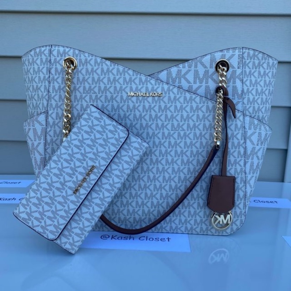 Michael Khors purse